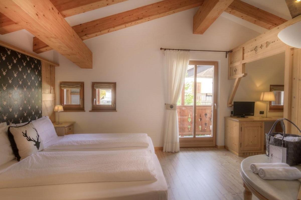 Hotel Madonnina Resort And Wellness سوراغا المظهر الخارجي الصورة