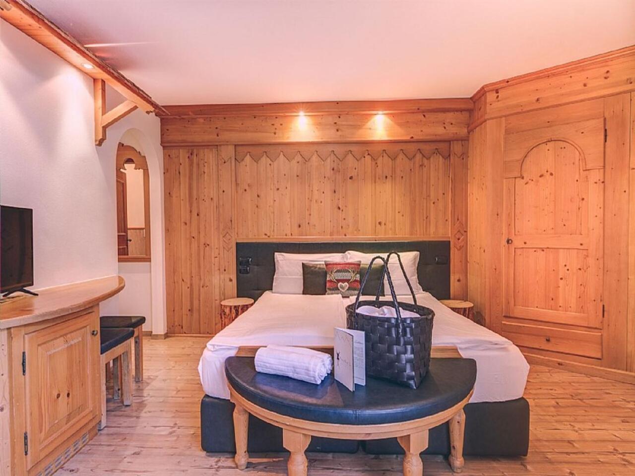 Hotel Madonnina Resort And Wellness سوراغا المظهر الخارجي الصورة