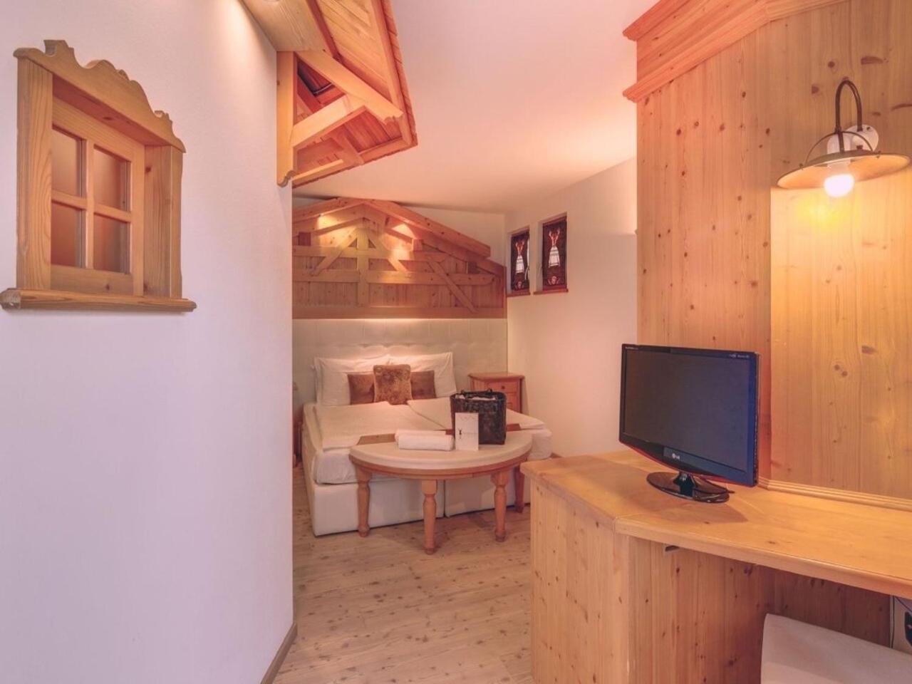 Hotel Madonnina Resort And Wellness سوراغا المظهر الخارجي الصورة