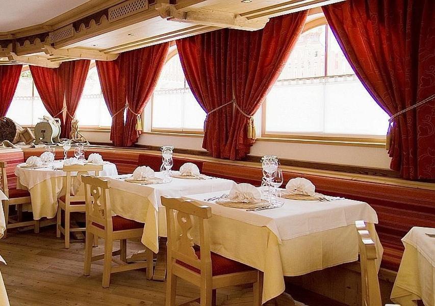 Hotel Madonnina Resort And Wellness سوراغا المظهر الخارجي الصورة