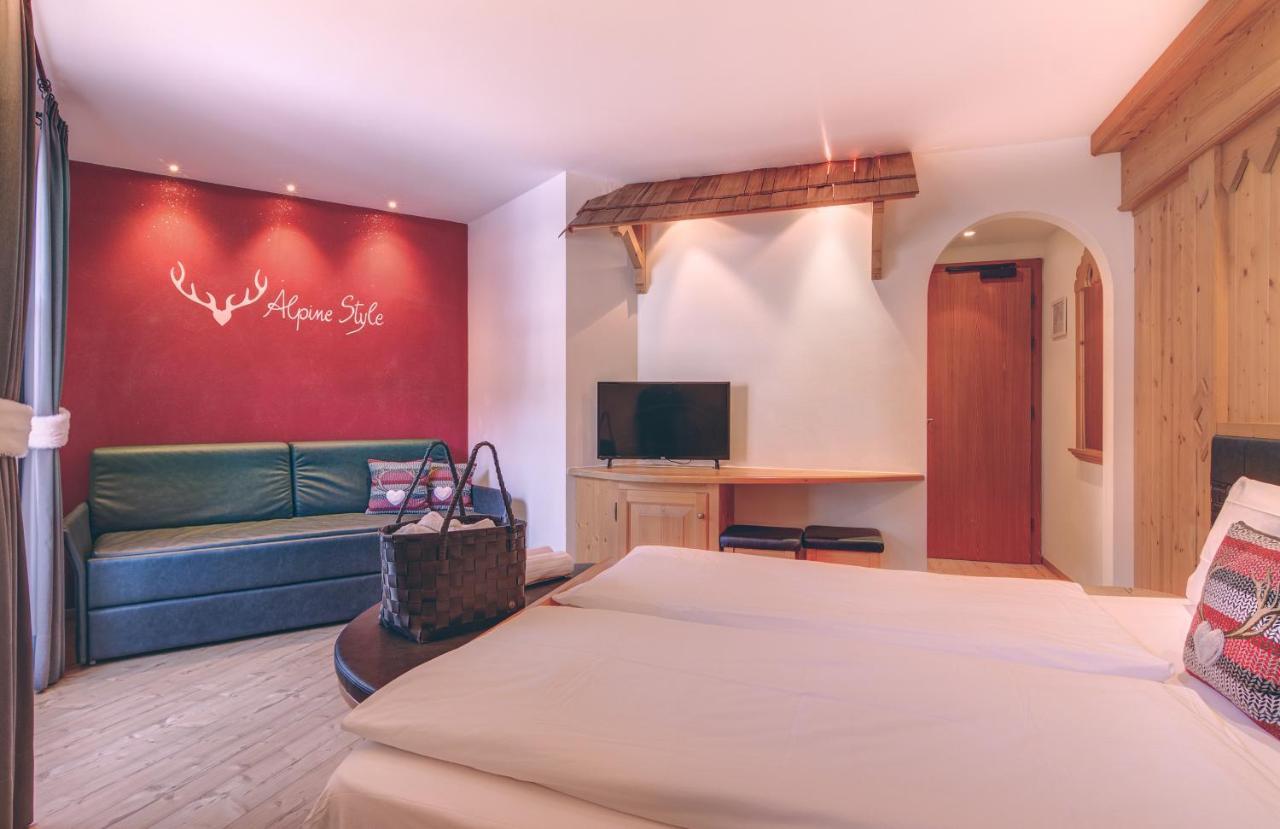 Hotel Madonnina Resort And Wellness سوراغا المظهر الخارجي الصورة