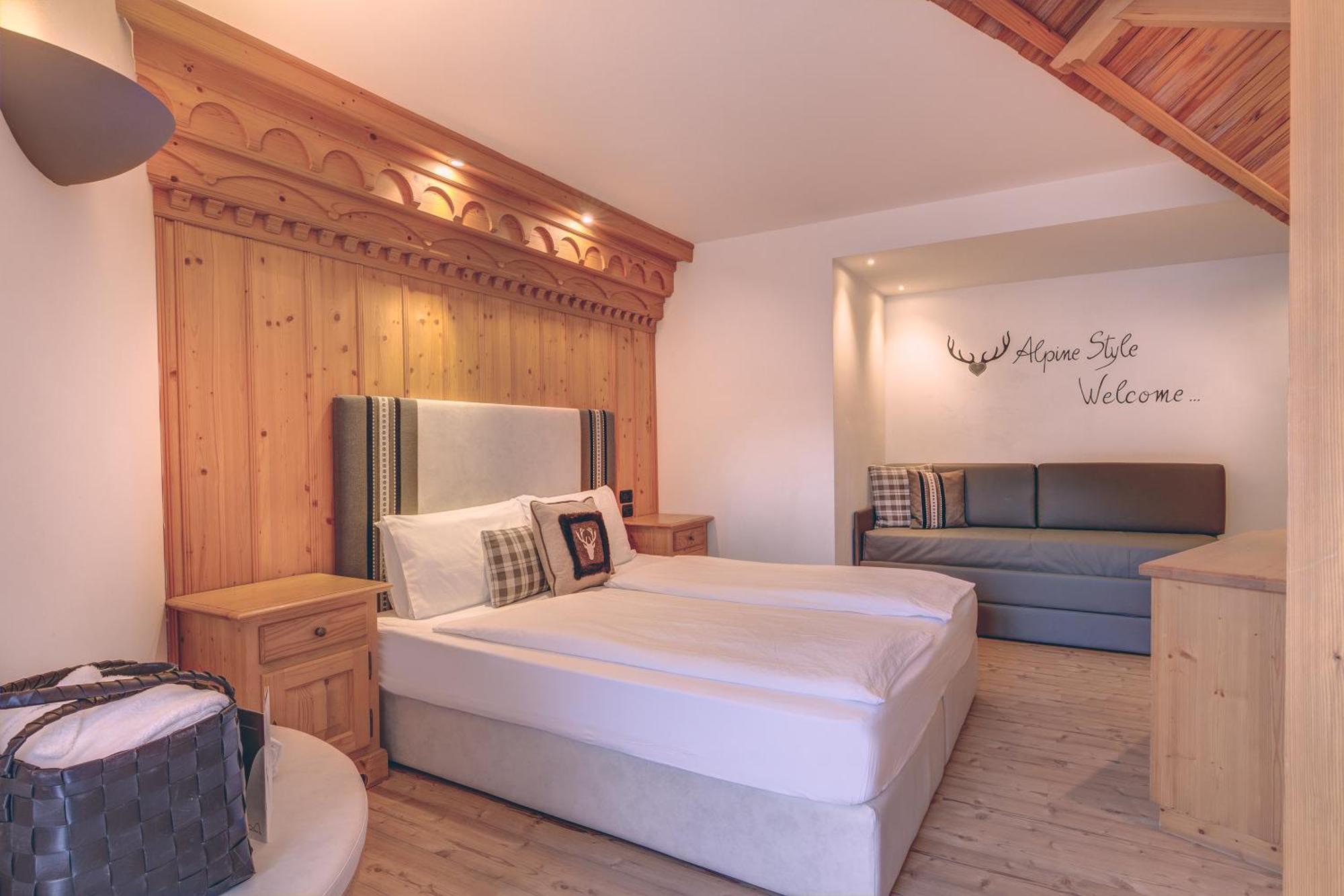 Hotel Madonnina Resort And Wellness سوراغا المظهر الخارجي الصورة